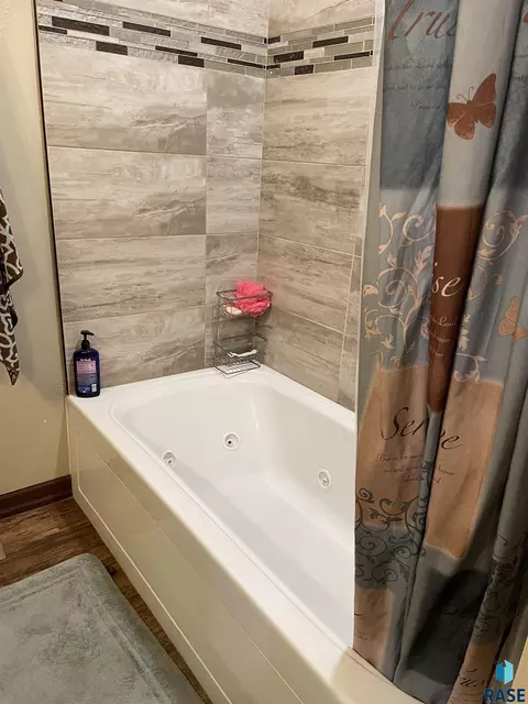 Bath - 3328 E Broken Arrow St, Sioux Falls, SD 57103 photo 1 of 3