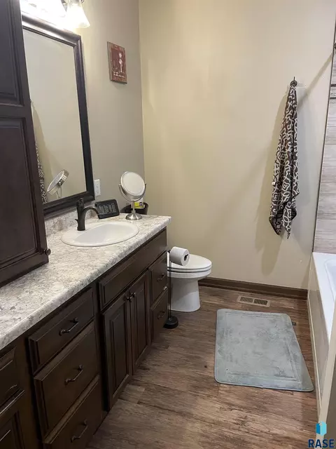 Bath - 3328 E Broken Arrow St, Sioux Falls, SD 57103 photo 2 of 3