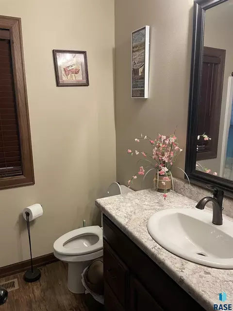 Bath - 3328 E Broken Arrow St, Sioux Falls, SD 57103 photo 3 of 3