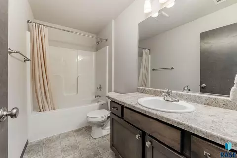 6408 W Maxwell Pl, Sioux Falls, SD 57107 photo 14