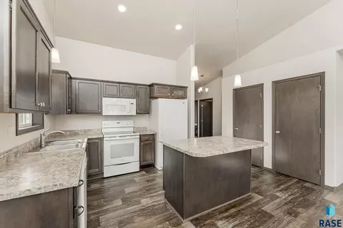 6408 W Maxwell Pl, Sioux Falls, SD 57107 photo 5