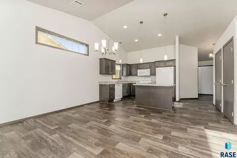 6408 W Maxwell Pl, Sioux Falls, SD 57107 photo 4