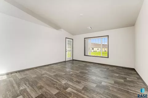 6408 W Maxwell Pl, Sioux Falls, SD 57107 photo 2