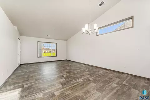6408 W Maxwell Pl, Sioux Falls, SD 57107 photo 3