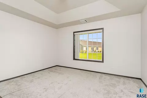 6408 W Maxwell Pl, Sioux Falls, SD 57107 photo 8