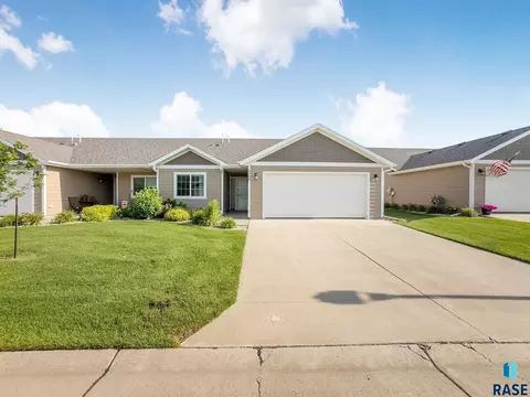 6408 W Maxwell Pl, Sioux Falls, SD 57107 photo 1