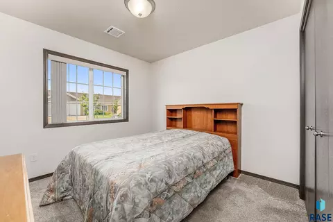 6408 W Maxwell Pl, Sioux Falls, SD 57107 photo 12