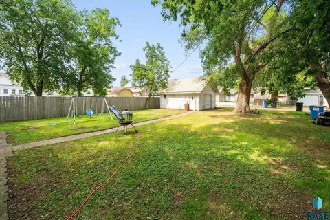 355 E 2nd St, Parker, SD 57053 photo 20