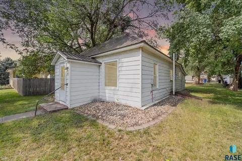 355 E 2nd St, Parker, SD 57053 photo 2