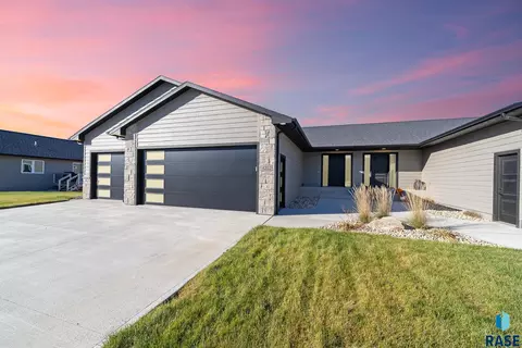 4202 N Knob Hill Ct, Sioux Falls, SD 57107