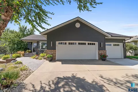 4609 S Samantha Dr, Sioux Falls, SD 57106