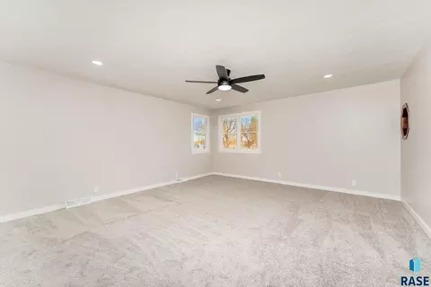 333 S Juniper Ave, Parker, SD 57053 photo 17