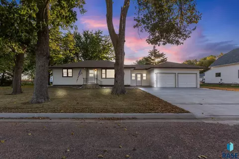 740 N Minnesota St, Salem, SD 57058