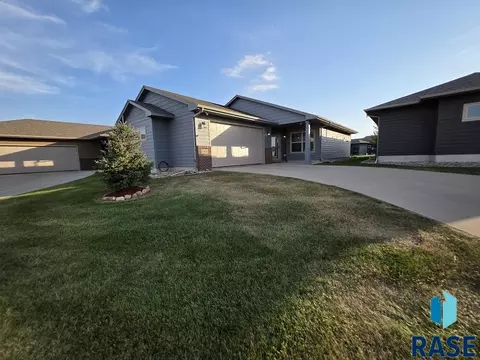 5105 E 61st St, Sioux Falls, SD 57108 photo 2