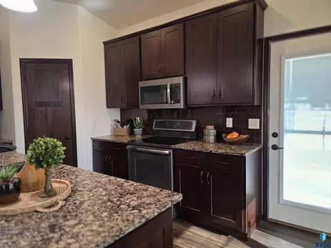 5105 E 61st St, Sioux Falls, SD 57108 photo 12
