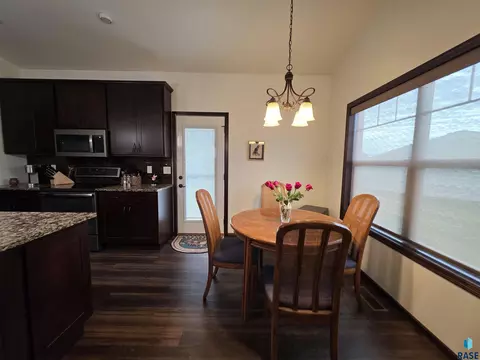 5105 E 61st St, Sioux Falls, SD 57108 photo 9