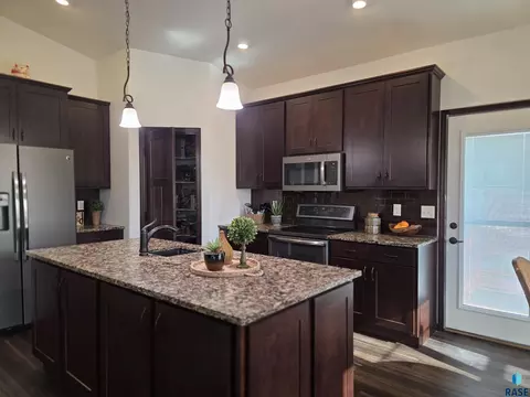 5105 E 61st St, Sioux Falls, SD 57108 photo 13