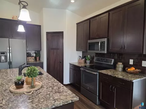 5105 E 61st St, Sioux Falls, SD 57108 photo 10