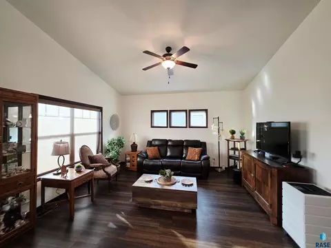 5105 E 61st St, Sioux Falls, SD 57108 photo 4