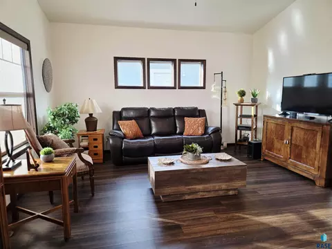 5105 E 61st St, Sioux Falls, SD 57108 photo 5