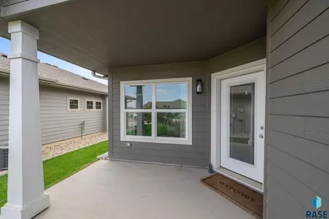 3809 E Prairie Wind St, Sioux Falls, SD 57108 photo 2