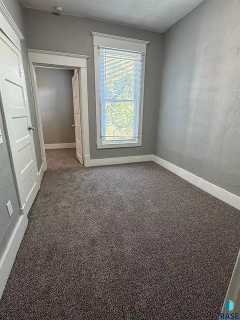316 E 15th St, Sioux Falls, SD 57104 photo 4