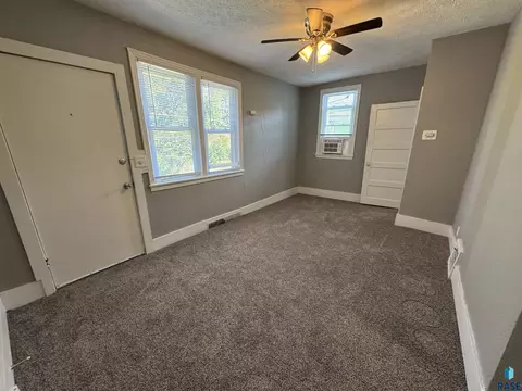316 E 15th St, Sioux Falls, SD 57104 photo 8