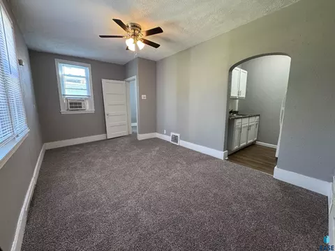 316 E 15th St, Sioux Falls, SD 57104 photo 2