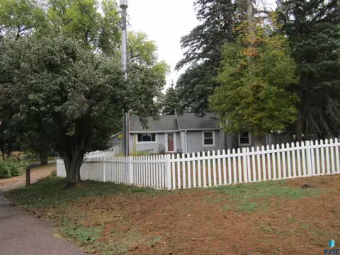 2832 E Granny Smith Pl, Sioux Falls, SD 57103 photo 3