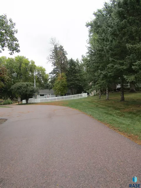 2832 E Granny Smith Pl, Sioux Falls, SD 57103 photo 5
