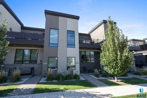 2813 S Terry Ave, Sioux Falls, SD 57106