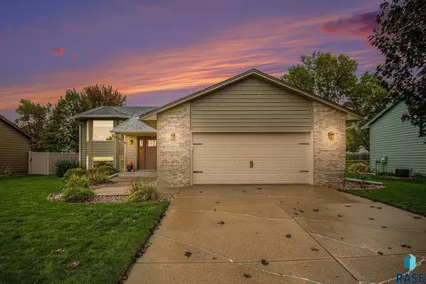 7404 W Strabane St, Sioux Falls, SD 57106