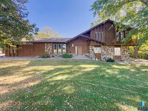 902 N Broadway Ave, Marion, SD 57043