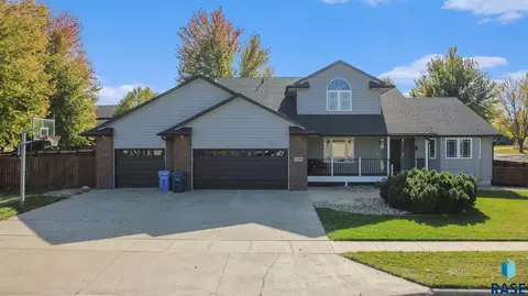 7409 W Harvard Dr, Sioux Falls, SD 57106