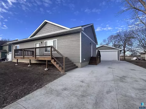 505 S Garfield St, Lennox, SD 57039