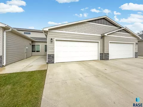 8044 E Tencate Pl, Sioux Falls, SD 57110 photo 1
