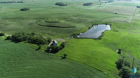 48201 304th St, Hawarden, IA 51023