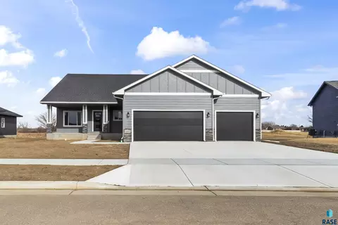 1602 W 26th St, Yankton, SD 57078