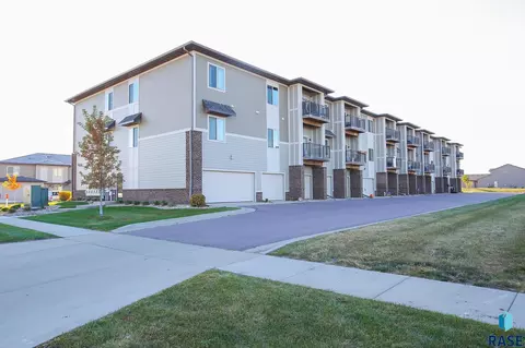 7701 S Townsley Ave #214, Sioux Falls, SD 57108