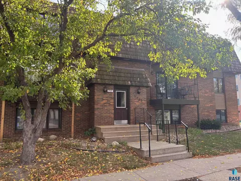 3712 S Terry Ave #103, Sioux Falls, SD 57106