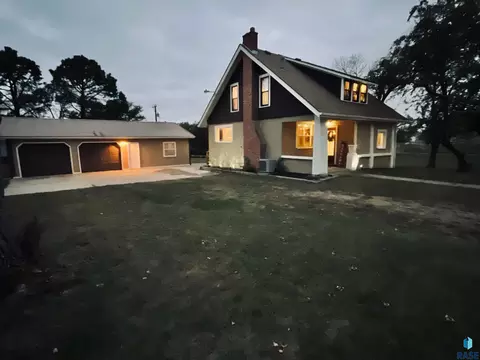 911 7th St, Springfield, SD 57062