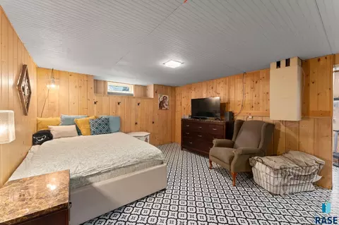 Bedroom - 300 E Stearns Ave, Chamberlain, SD 57325 photo 4 of 4