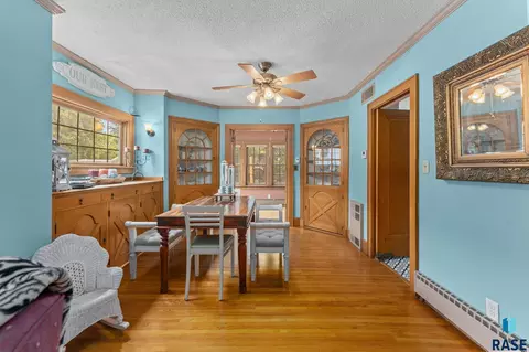 Dining - 300 E Stearns Ave, Chamberlain, SD 57325 photo 1 of 2