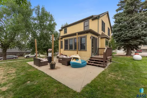 Exterior - 300 E Stearns Ave, Chamberlain, SD 57325 photo 1 of 4