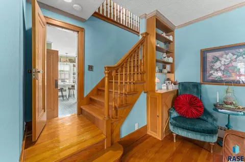 Entry Way - 300 E Stearns Ave, Chamberlain, SD 57325 photo 1 of 2