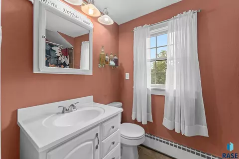 Bath - 300 E Stearns Ave, Chamberlain, SD 57325 photo 1 of 1