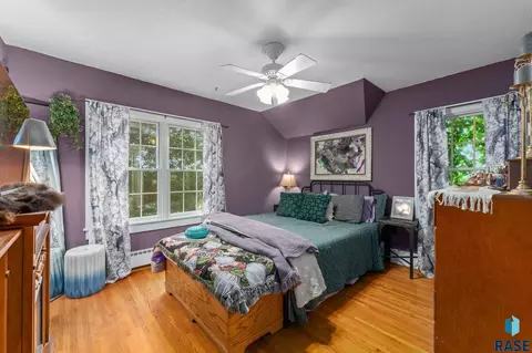 Bedroom - 300 E Stearns Ave, Chamberlain, SD 57325 photo 1 of 4