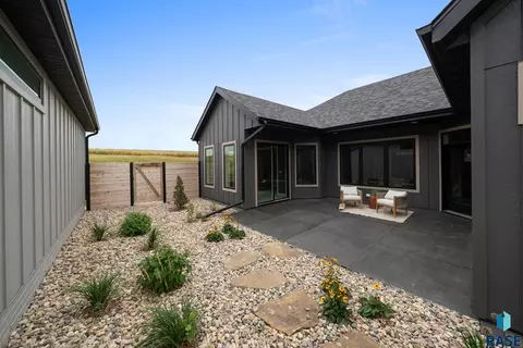 Exterior - 5812 E Rush St, Sioux Falls, SD 57110 photo 2 of 3