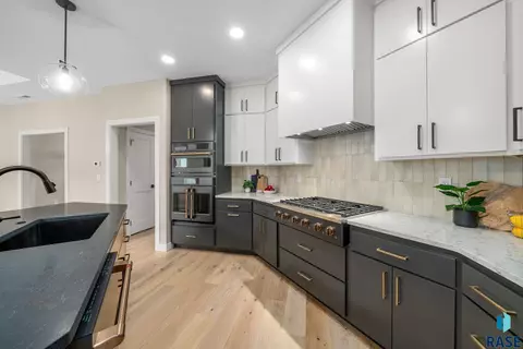 Kitchen - 5812 E Rush St, Sioux Falls, SD 57110 photo 3 of 5