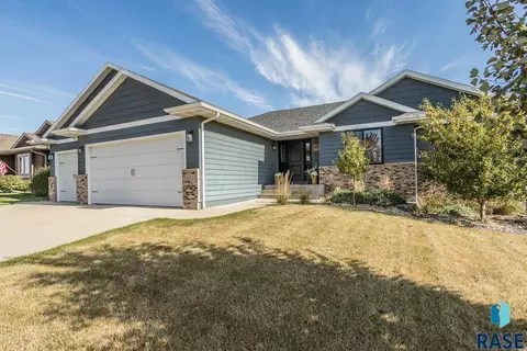 4312 Alpine Ave, Sioux Falls, SD 57110
